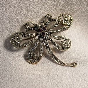 Vintage Jewelry - Whimsical Vintage Silver Dragonfly Pin Vintage Jewelry - Whimsical Vintage Silver Dragonfly Pin